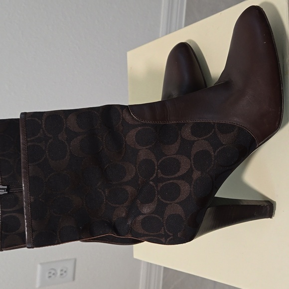 Brown and black coach boots - Picture 2 of 5